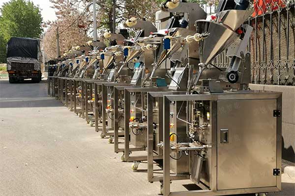 小型粉劑全自動(dòng)包裝機(jī)廣泛適用于食品粉劑、中藥沖劑的小袋包裝