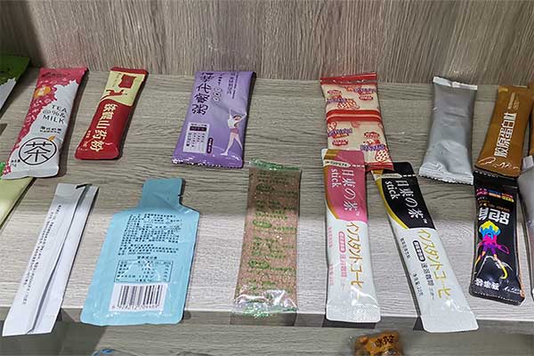 奶茶粉末包裝機(jī)可采用三邊封、四邊封、圓角袋型