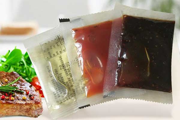 蔬菜包、粉料包、醬料包、骨湯包等產(chǎn)品的小袋方便面調(diào)料包裝機(jī)